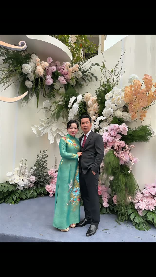 Áo dài xanh ngày ăn hỏi