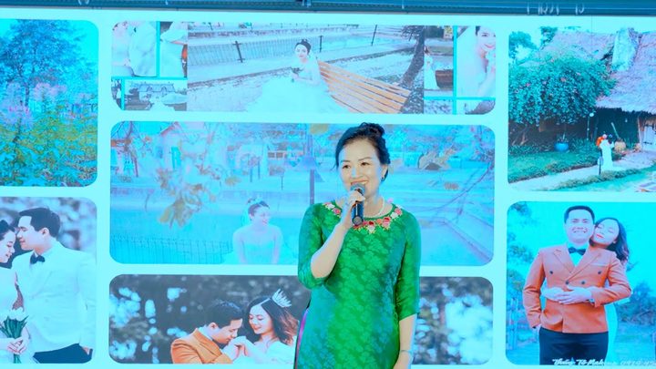 Dì Mai Hoa hát mừng lễ thành hôn Tiến Thành & Mai Trang